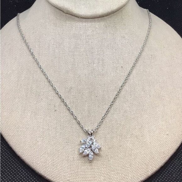 Vintage Nolan Miller Signed Notable Navette Pendant Necklace New in box - Picture 3 of 7